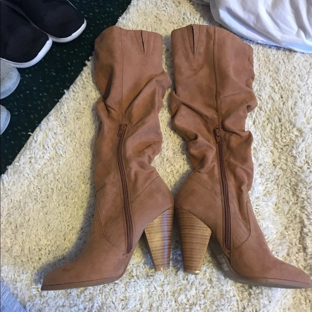 Boots - Picture 2 of 4
